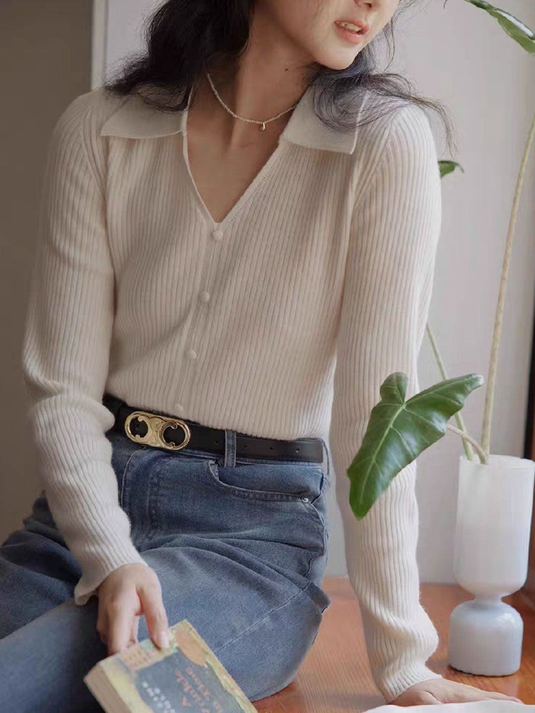 Zoey Retro V-Neck Solid Color Knitted Top