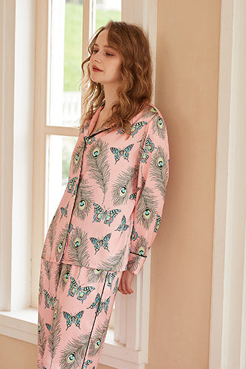 Conjunto de pijama de manga larga con estampado de plumas de fénix y mariposas