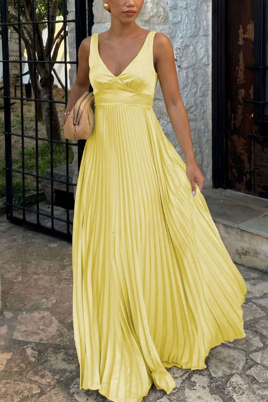Solid Color V-neck Sleeveless Fitted Waist Backless Pleated Maxi Dress