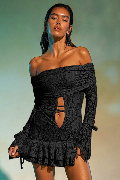 Elegante minivestido de jacquard con volantes y hombros descubiertos