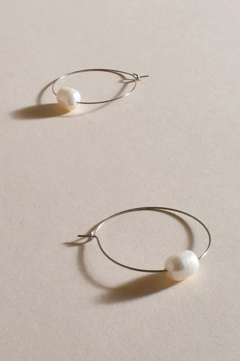 Aros de alambre fino con perla simple - Crema/Plata