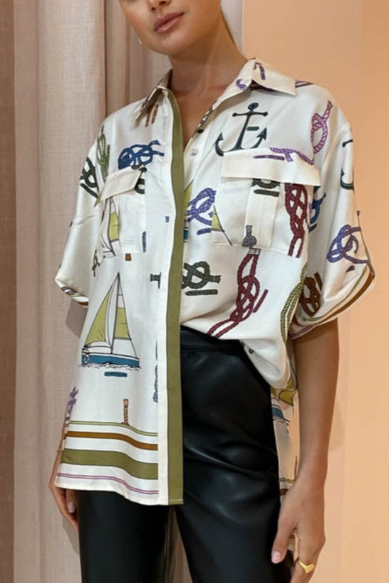 Conjunto de pantalón con motivos náuticos dibujados a mano