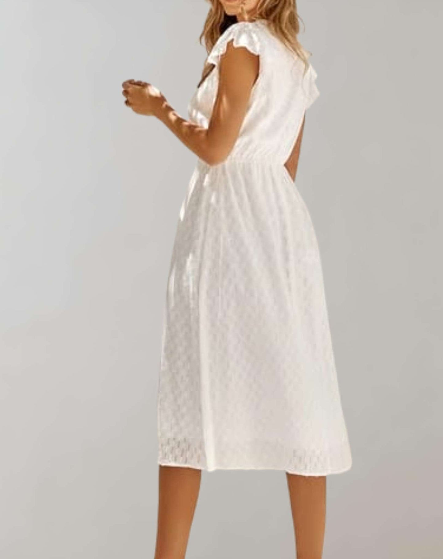 Vestido de mujer con mangas mariposa y volantes texturizados | Ideal para primavera/verano