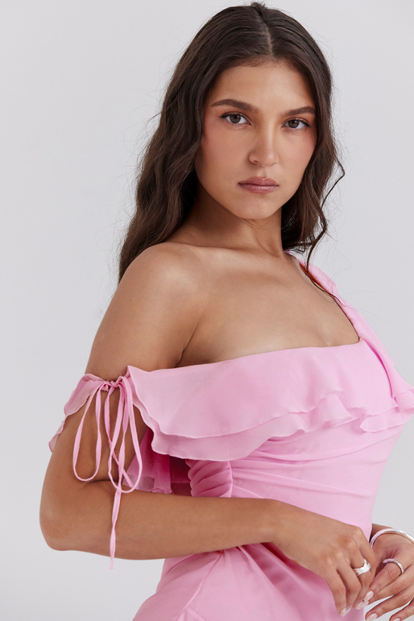 Vestido mini con volantes y hombros descubiertos de Anissa