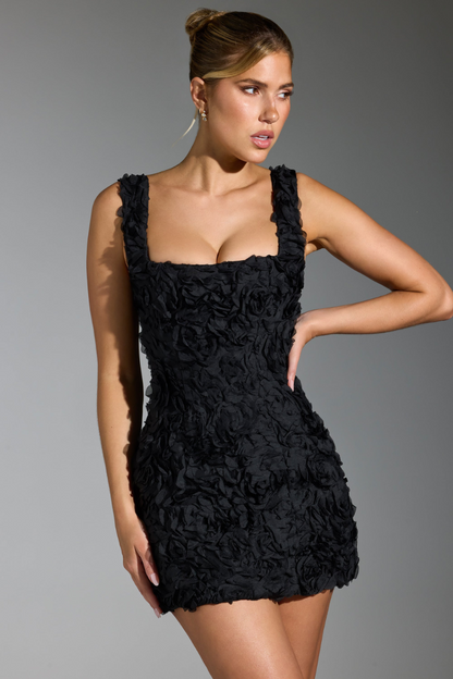 Minivestido negro con encaje floral y escote cuadrado de Astérie