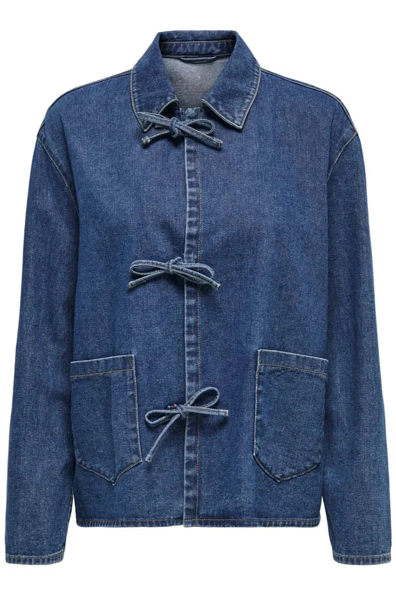 Chaqueta vaquera azul oscuro con lazo