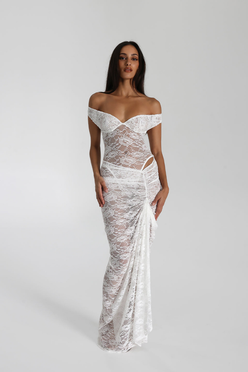 Conjunto de falda de encaje con hombros descubiertos de Christelle en blanco