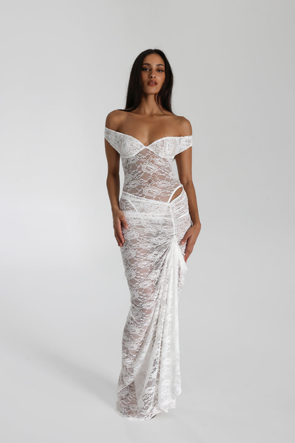 Conjunto de falda de encaje con hombros descubiertos de Christelle en blanco