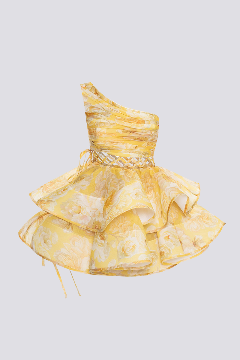 Vestido corto amarillo con volantes y un hombro descubierto Cora