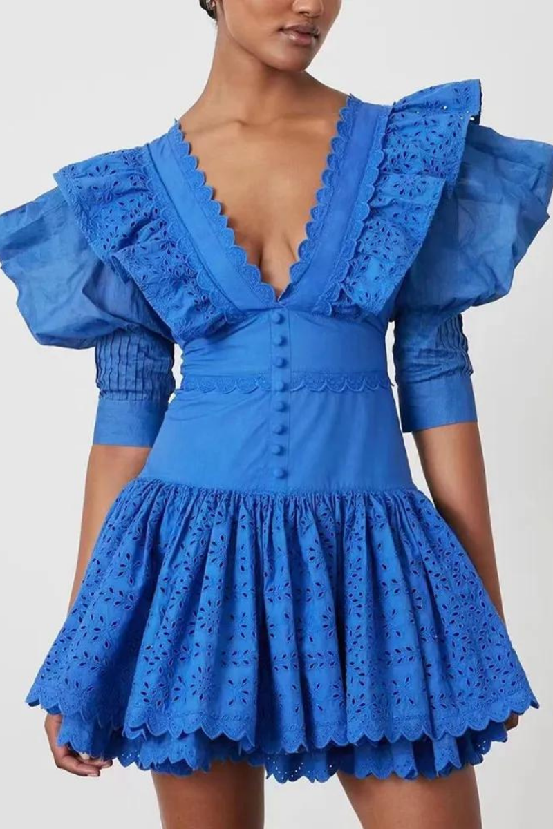 Vestido mini Éloïse con escote pronunciado y volantes en la espalda