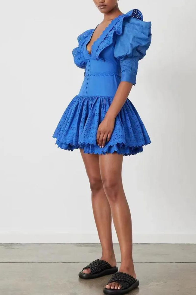 Vestido mini Éloïse con escote pronunciado y volantes en la espalda