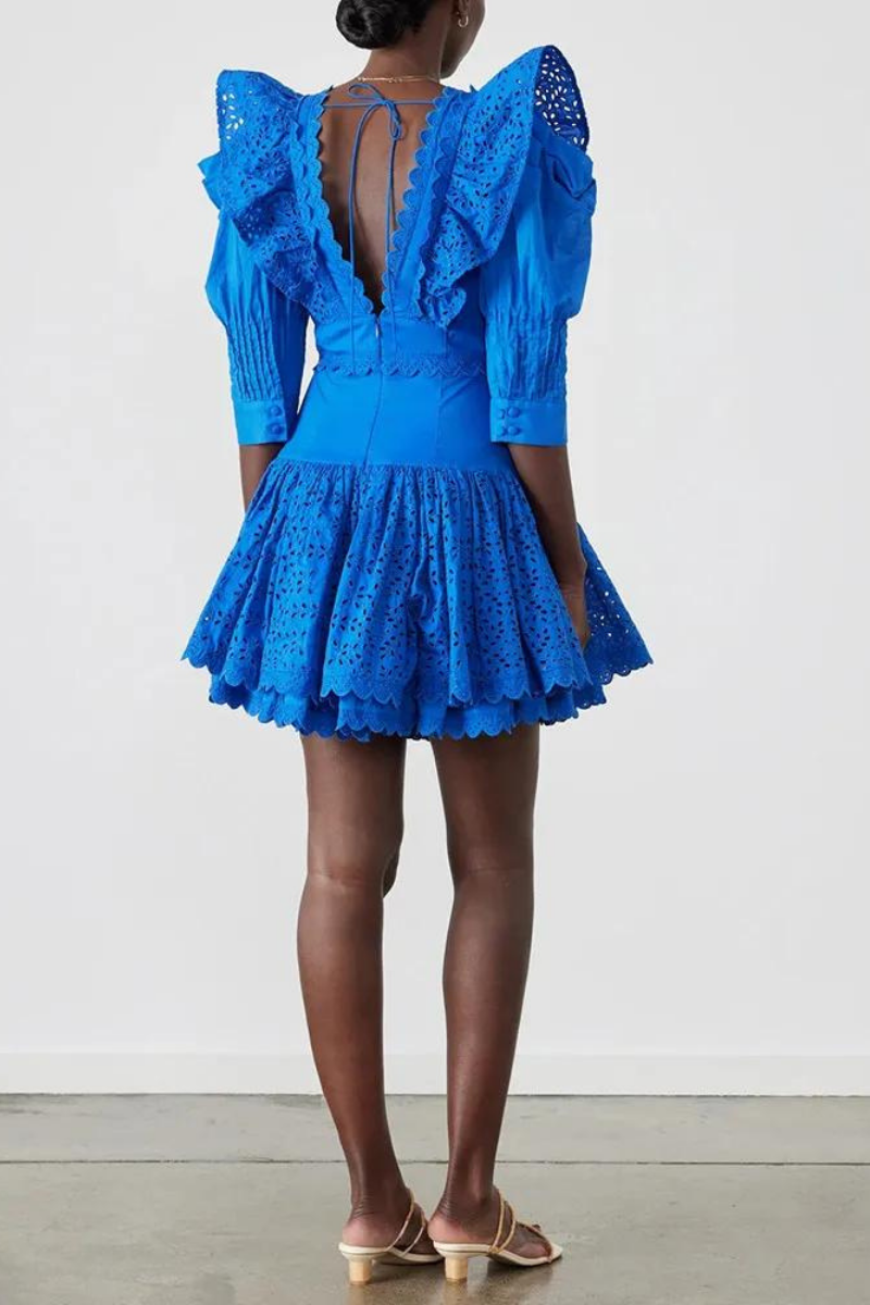 Vestido mini Éloïse con escote pronunciado y volantes en la espalda