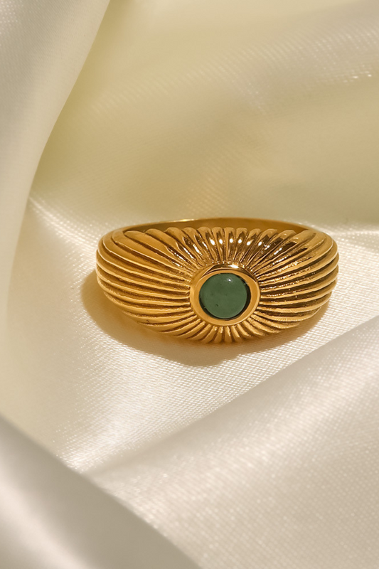 Anillo de piedra con incrustaciones de Gwendoline