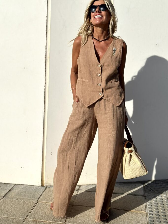Conjunto elegante de dos piezas de chaleco y pantalón de lino marrón para mujer | Ideal para primavera/verano