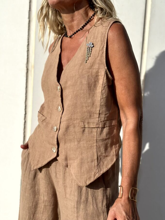Conjunto elegante de dos piezas de chaleco y pantalón de lino marrón para mujer | Ideal para primavera/verano