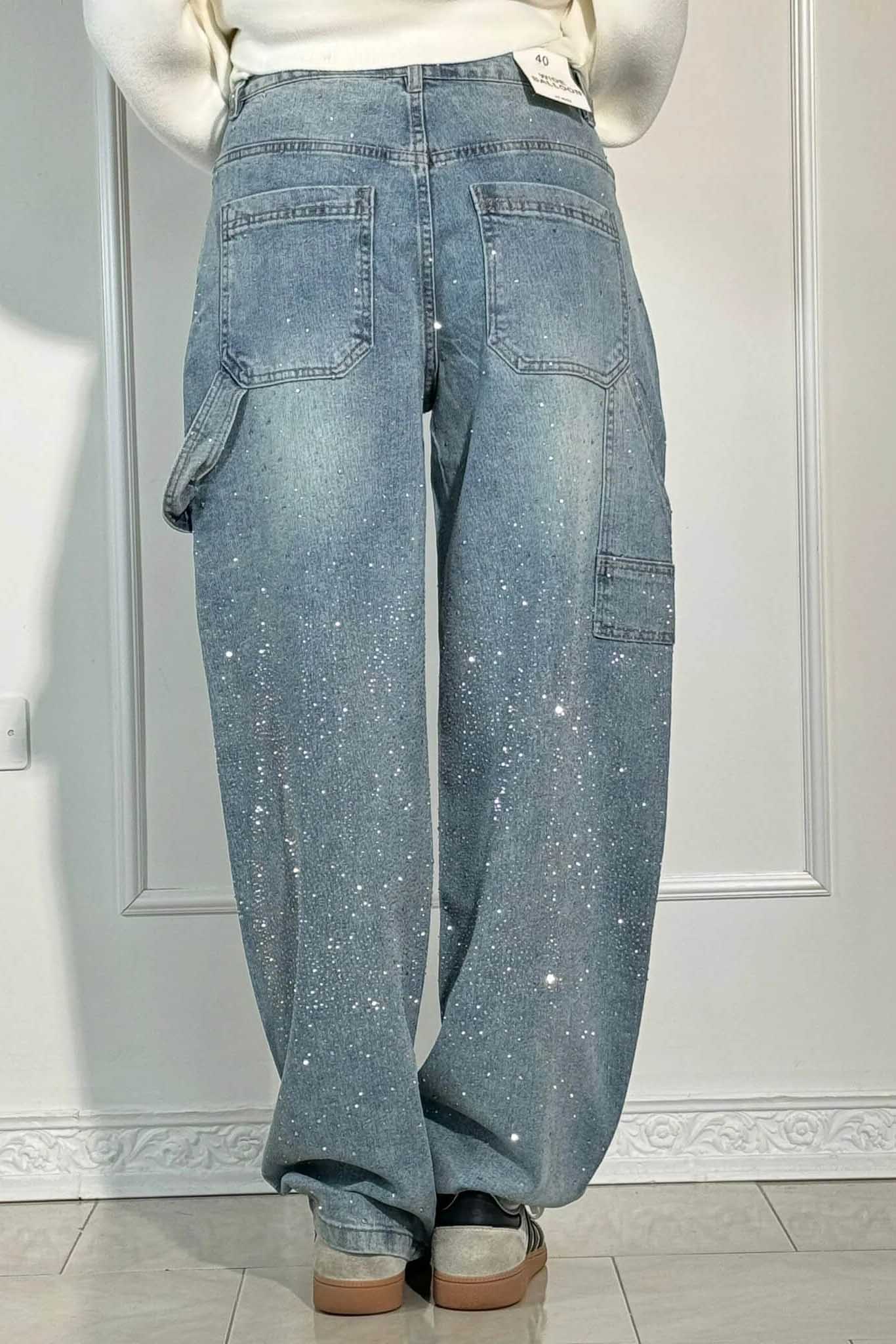 Jeans de mezclilla con brillo de carpintero con globos