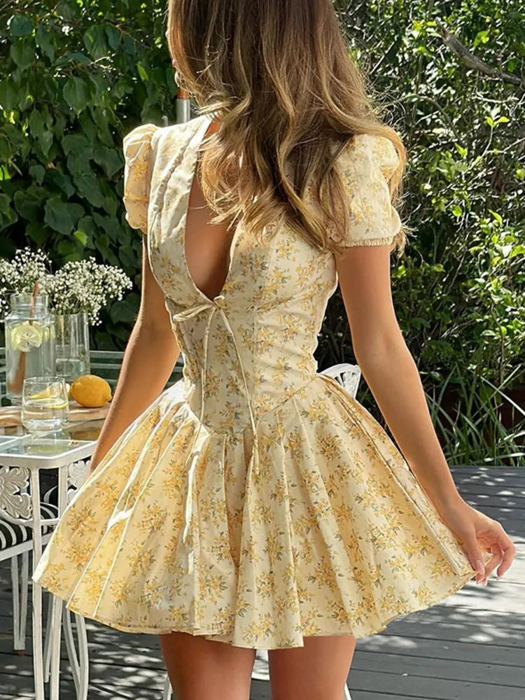 FashionSierra - V Neck Lace-up Short Sleeve A-line Pleated Floral Dress