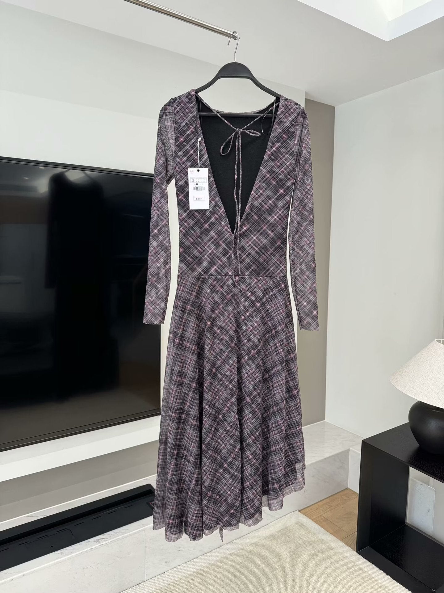 Women Backless V neck Sexy Plaid Pleated Silk Net Long Sleeve Dress