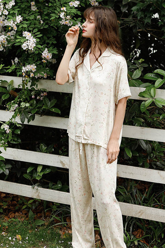 Conjunto de pijama floral con hojas de sauce