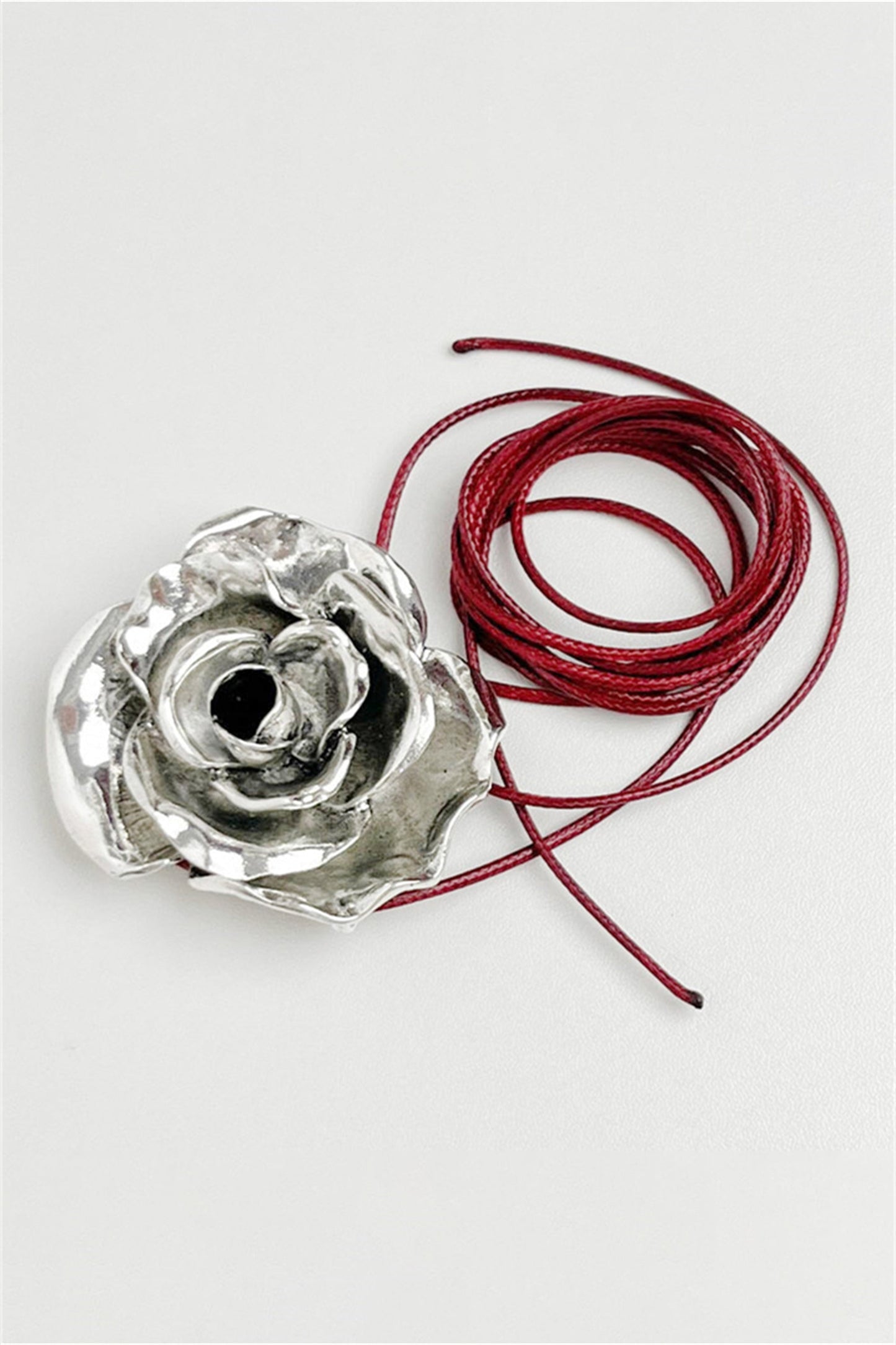 Gargantilla con colgante de flor de aleación