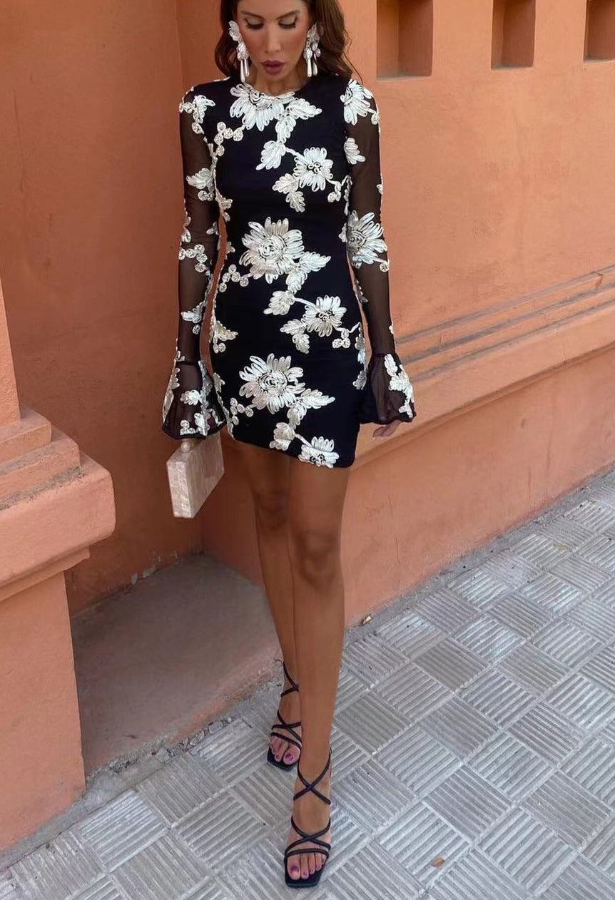 Ladies' lace and lace fashionable backless flared sleeves, hip hugging sexy dress, sexy slim fit