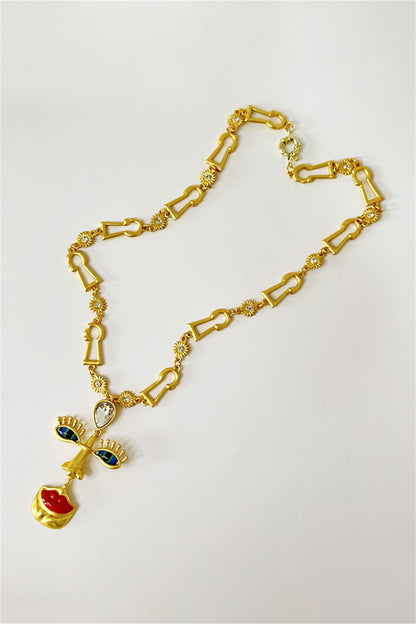 Collar retro con cara de mal de ojo