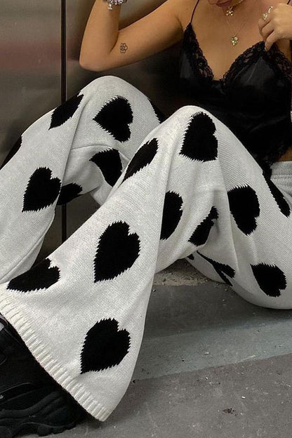 Pantalones anchos con estampado de corazones