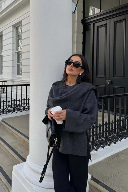 Chaqueta con bufanda asimétrica