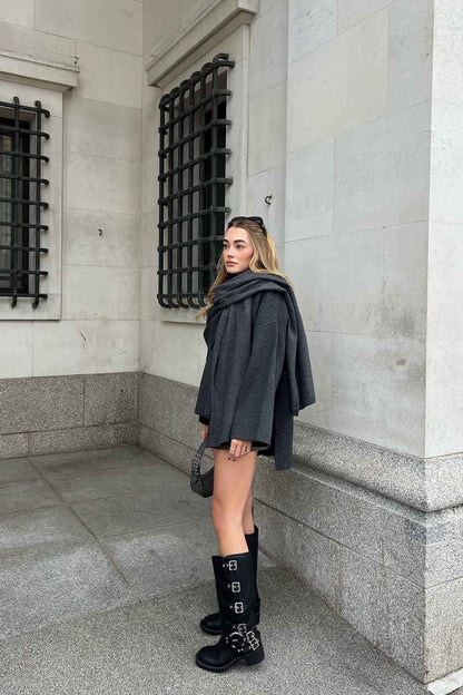 Chaqueta con bufanda asimétrica