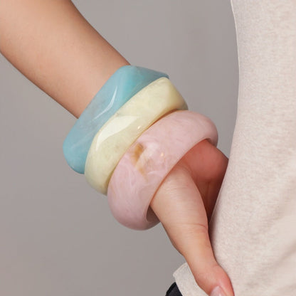 Irregular Geometric Round Acrylic Bracelet