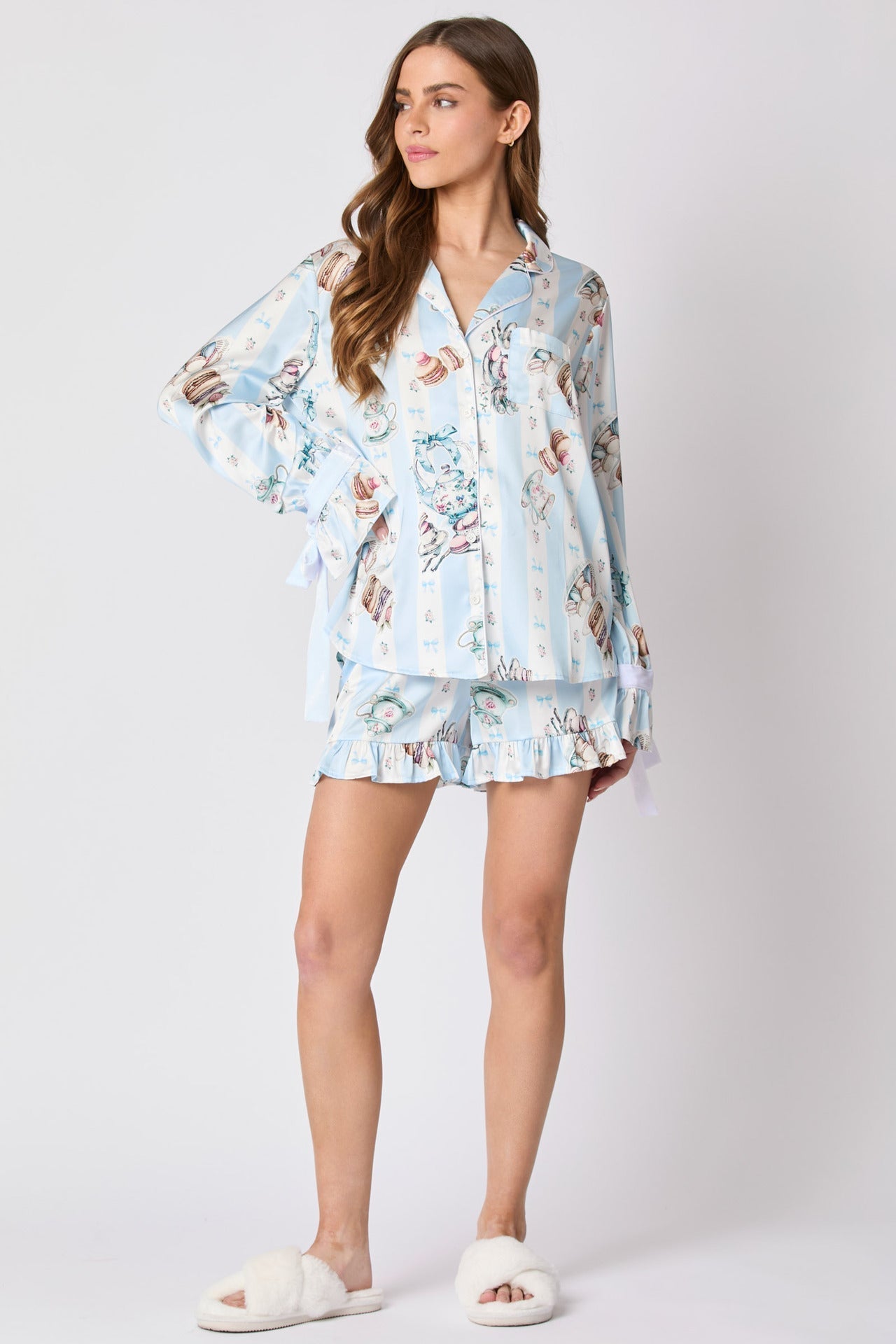 Conjunto de pijama con pajarita y estampado de fiesta de té