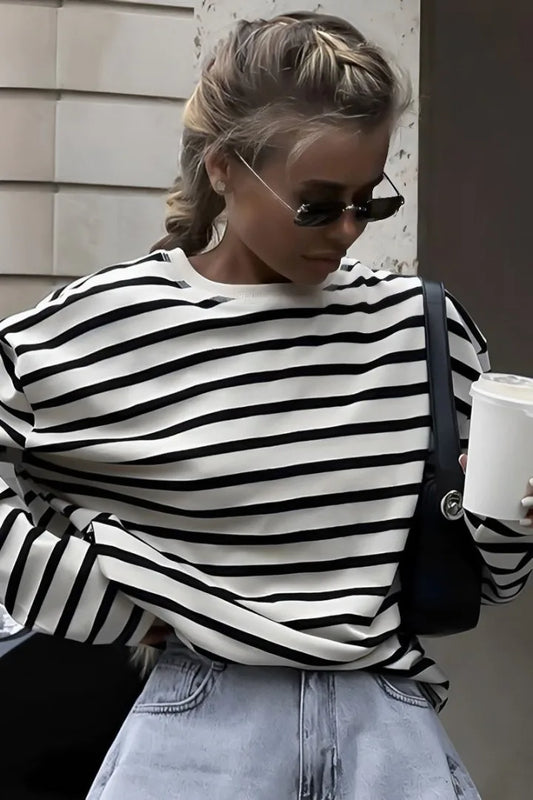Camisa de cuello redondo y blusa de rayas negras 