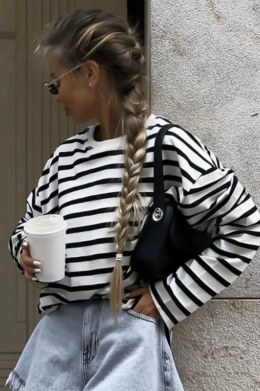 Camisa de cuello redondo y blusa de rayas negras 