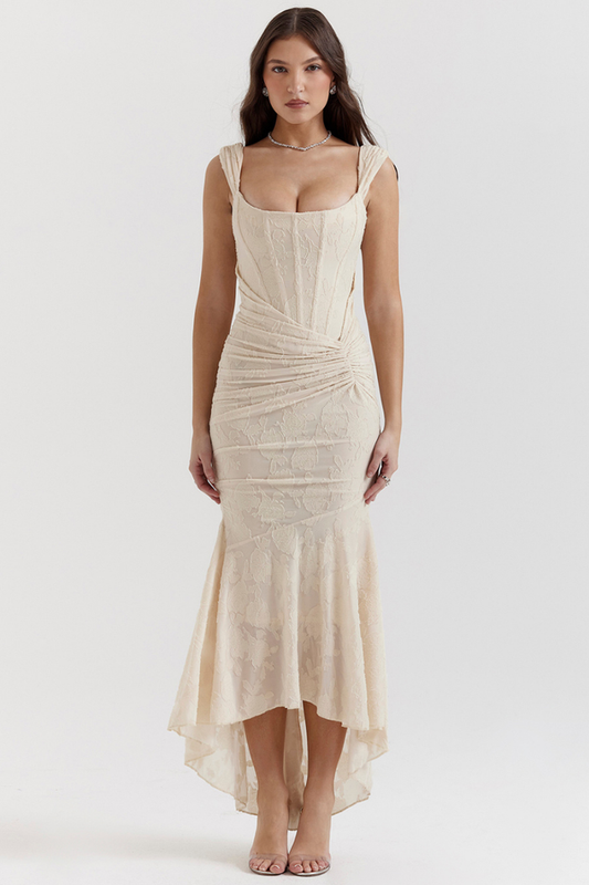 Vestido largo beis con corsé fruncido de Octavie