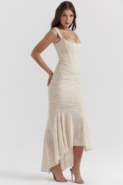Vestido largo beis con corsé fruncido de Octavie