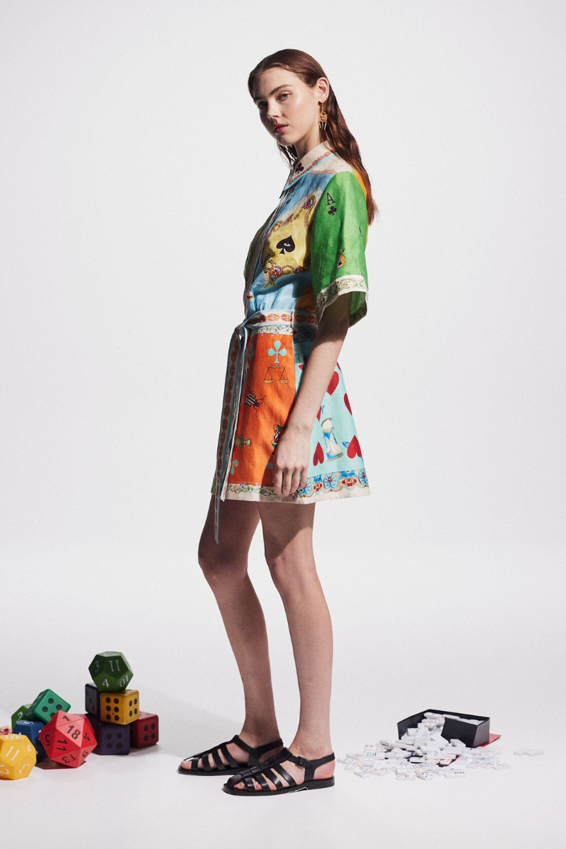 Vestido corto con estampado de póker y patchwork de Prunelle