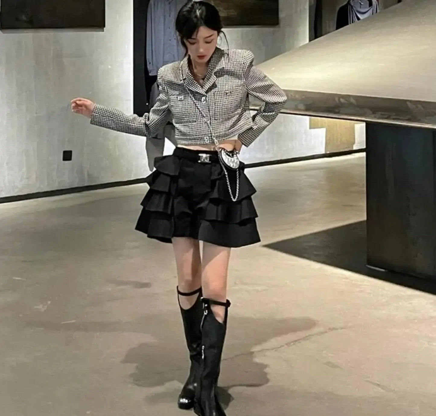 Retro French Style Green Check Plaid Weavon Cropped Blazer Women Notched Metal Buckle Buttons High Waist Suit Short Coat Outwear