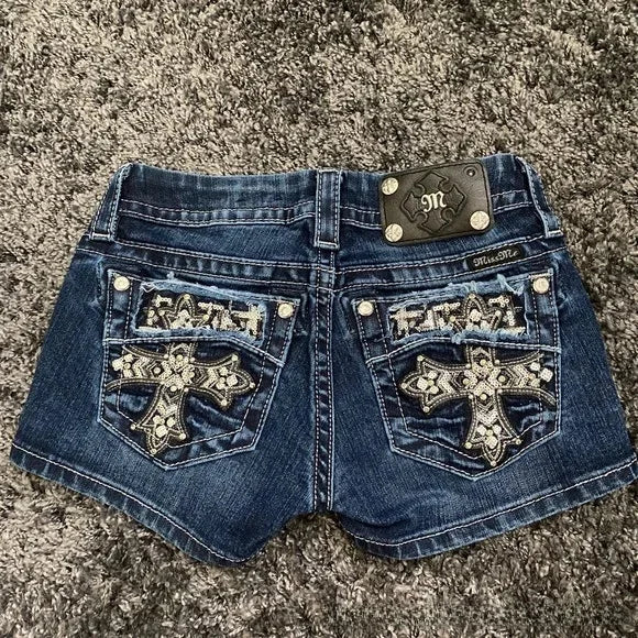 Tight Fit Embroidered Pattern Shorts