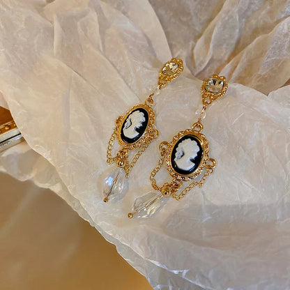 Lizakosht Retro Queen Coin Pendant Earrings for Women Gold Metal Clear Crystal Dangle Chains Brincos