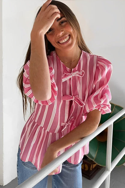 Blusa de rayas con mangas abullonadas y lazos peplum