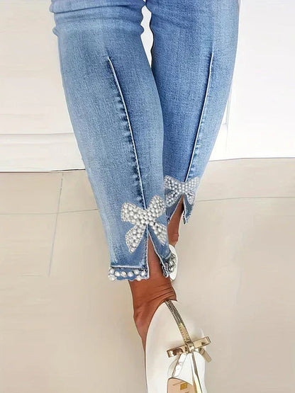 Vaqueros ajustados informales para mujer con abertura con cuentas y cinta de perlas | Ideales para días informales