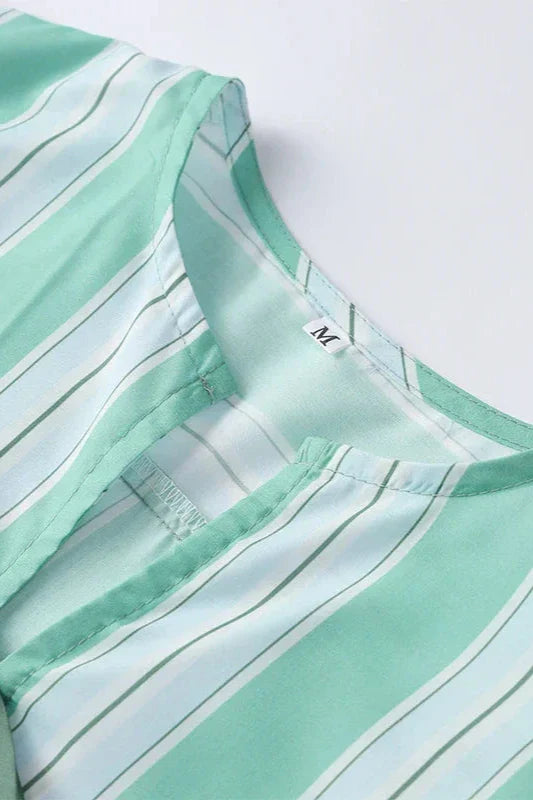 Pantalones cortos y blusa de rayas