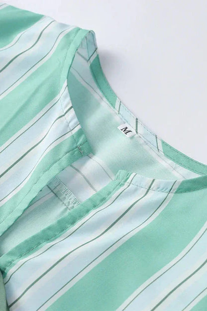 Pantalones cortos y blusa de rayas
