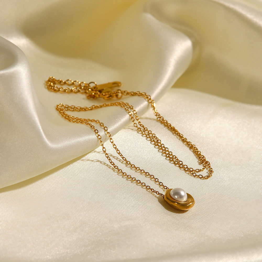 Selene Pearl Pendant Necklace