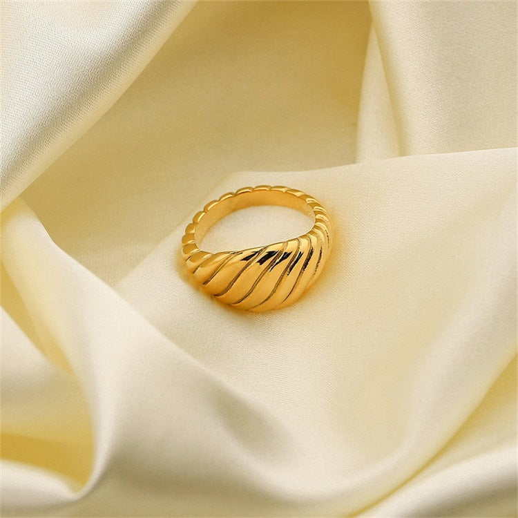 Selene Twist Gold Ring