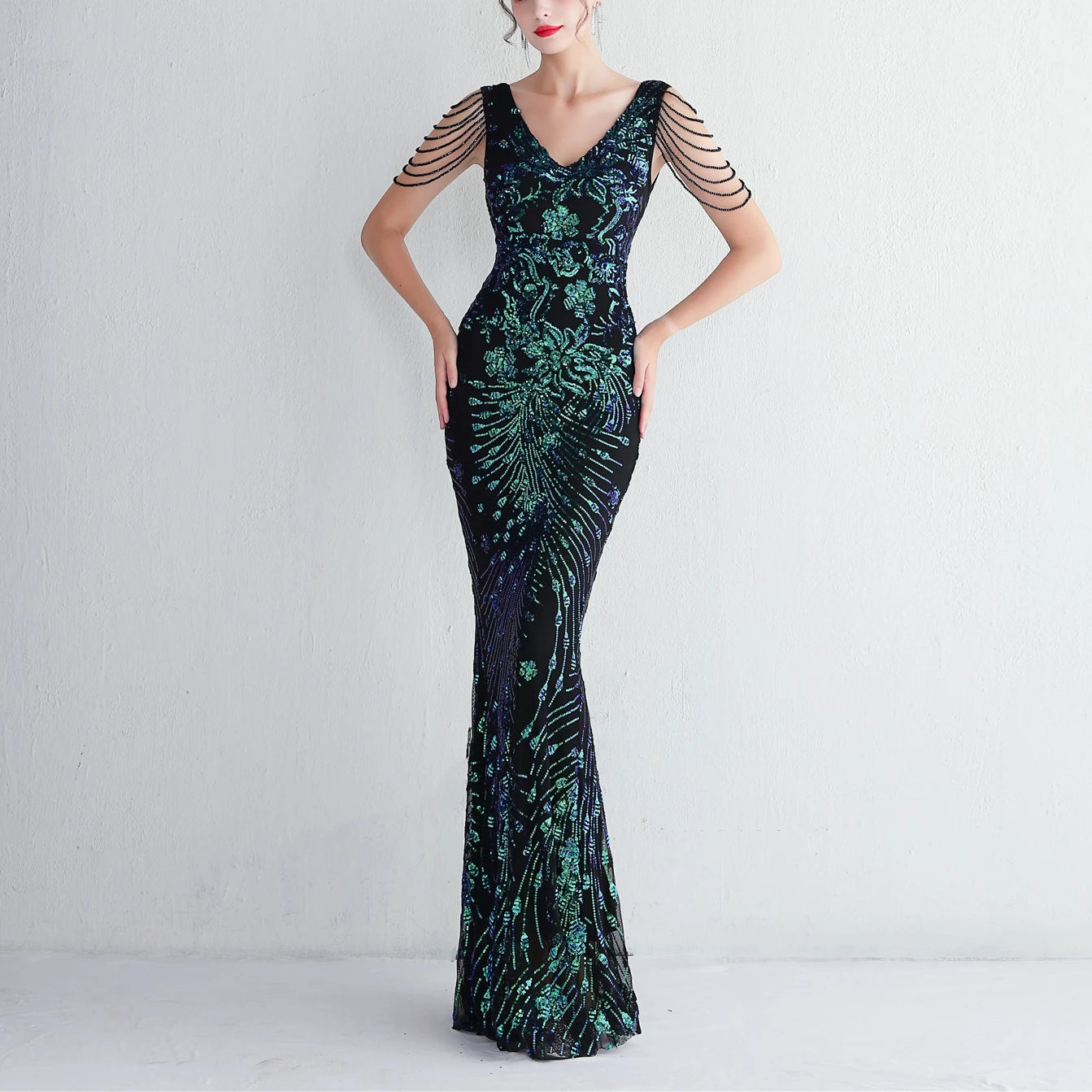Sexy V-neck Sleeveless Dress with Stones and Crystals Fashion Sequins Tassel Elegant Women Party Dresses High Waisted Long Dress