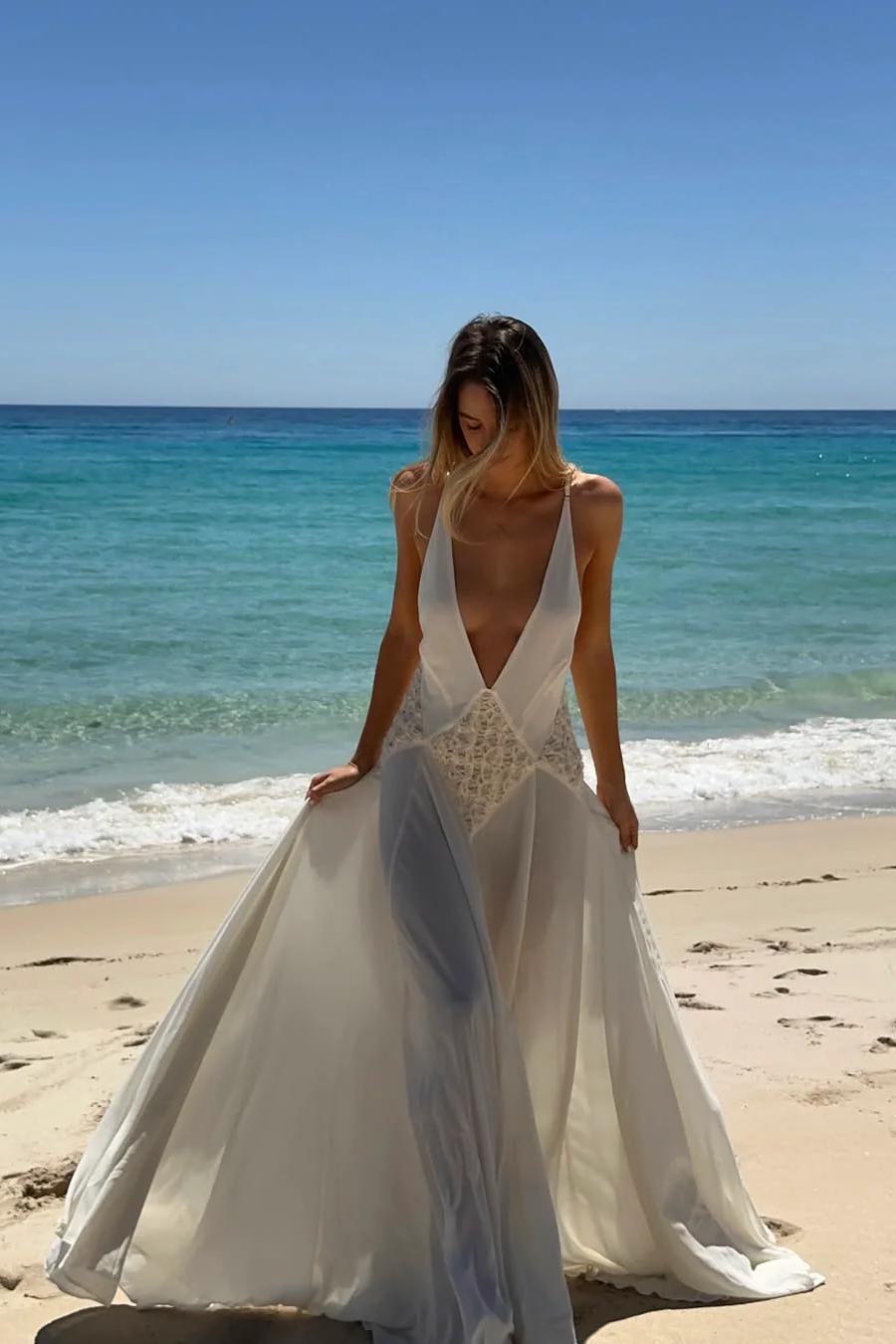 Vestido largo Lavinia con escote en V pronunciado