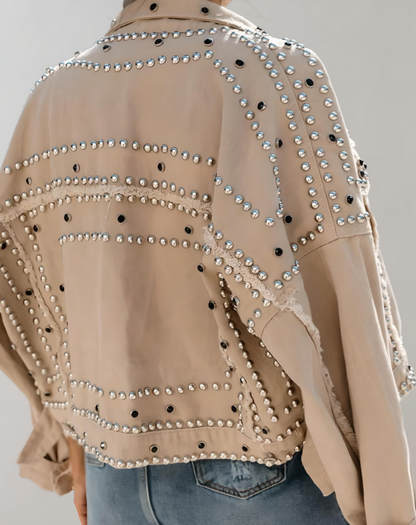 Chaqueta vaquera elegante con tachuelas | Ideal para días informales de otoño