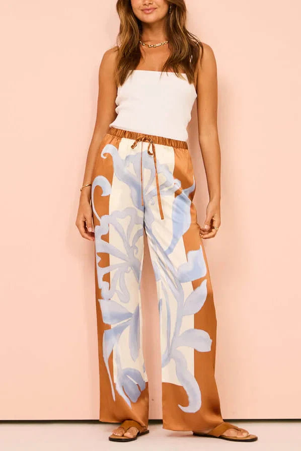 Exquisito conjunto de pantalones holgados con estampado floral tie-dye en contraste