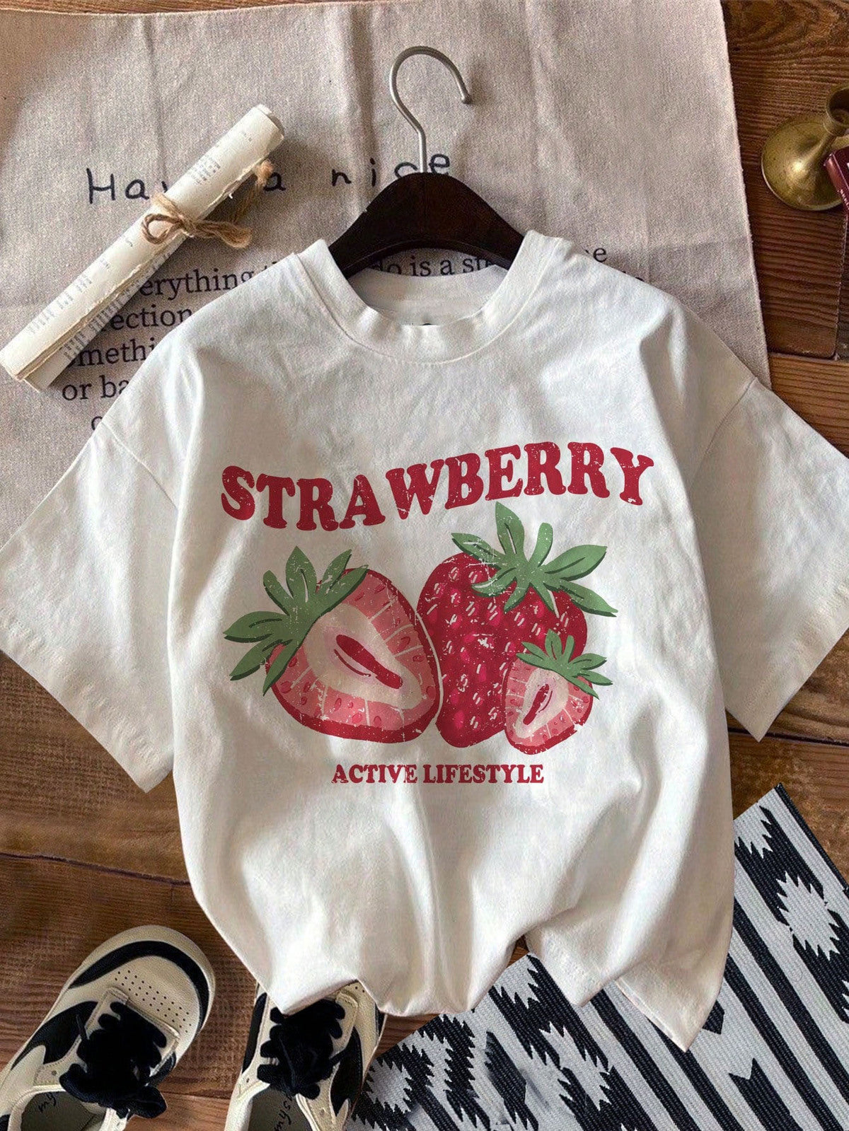Camiseta informal de manga corta con estampado de fresas para mujer